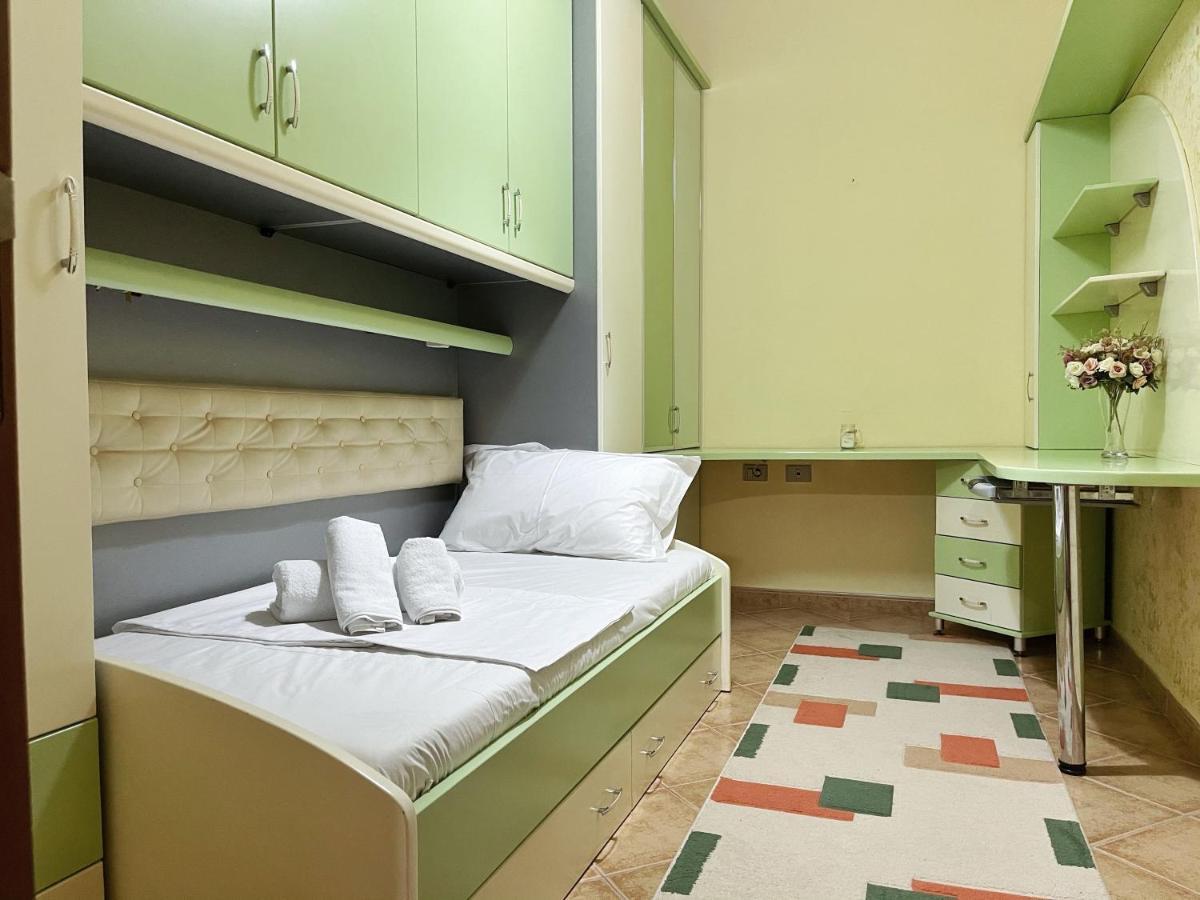 Sunkissed Centre Apartment Vlore Bagian luar foto