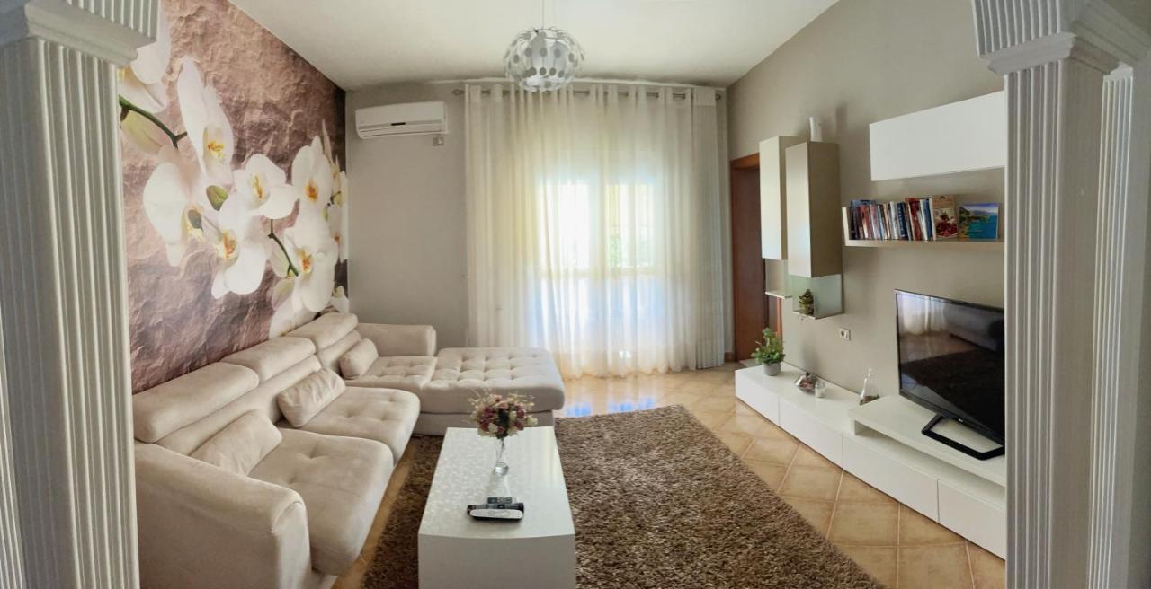 Sunkissed Centre Apartment Vlore Bagian luar foto