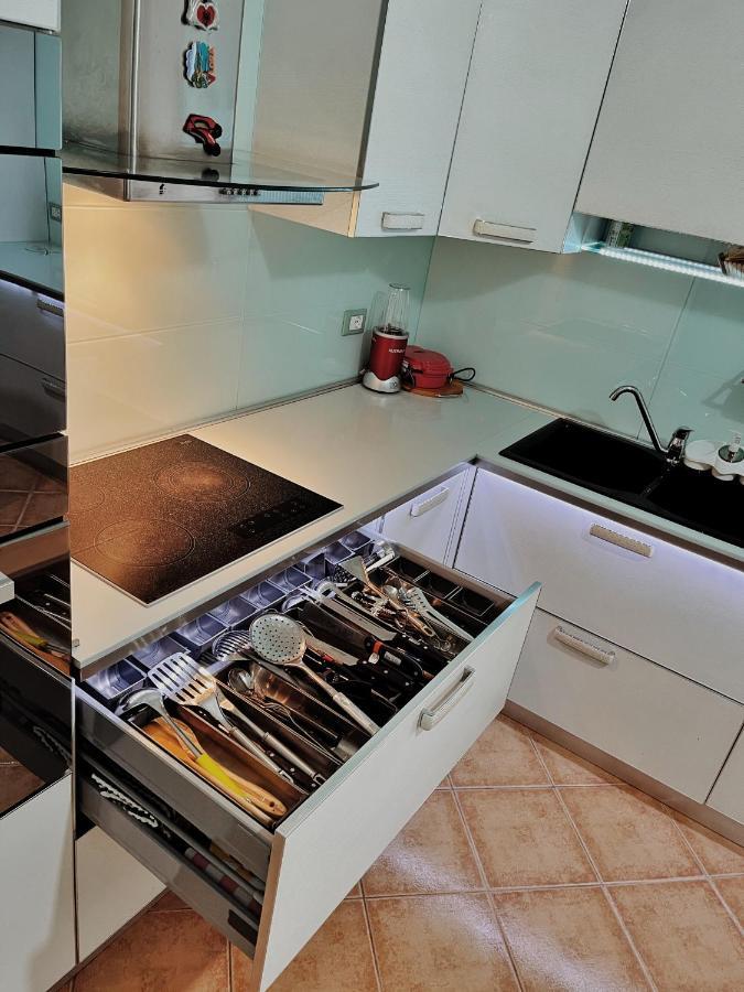 Sunkissed Centre Apartment Vlore Bagian luar foto