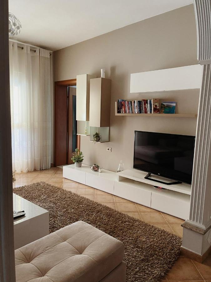 Sunkissed Centre Apartment Vlore Bagian luar foto