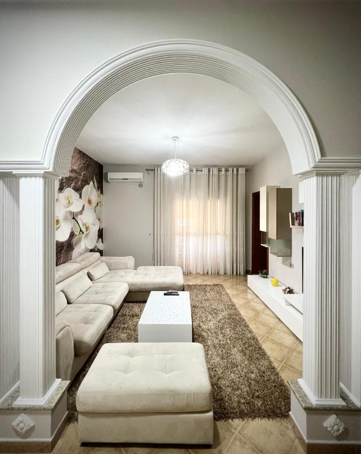 Sunkissed Centre Apartment Vlore Bagian luar foto