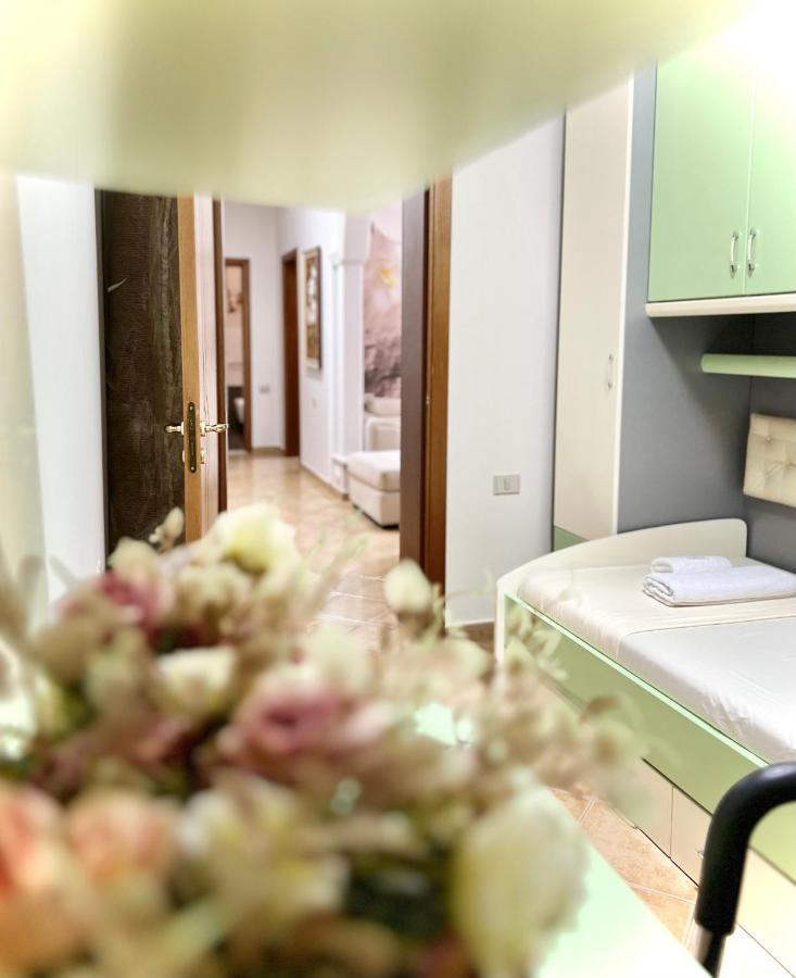 Sunkissed Centre Apartment Vlore Bagian luar foto