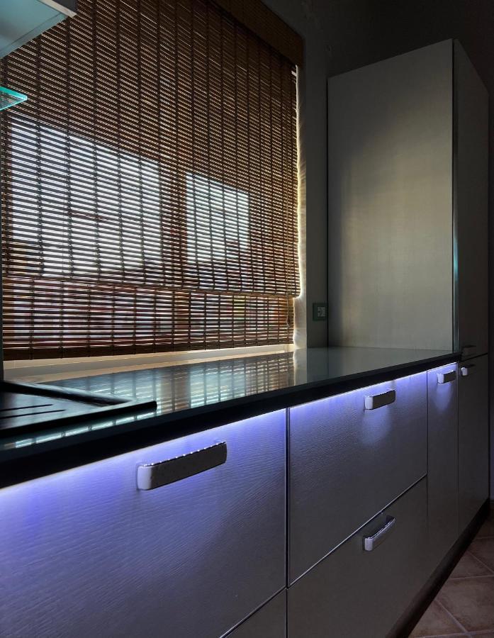 Sunkissed Centre Apartment Vlore Bagian luar foto