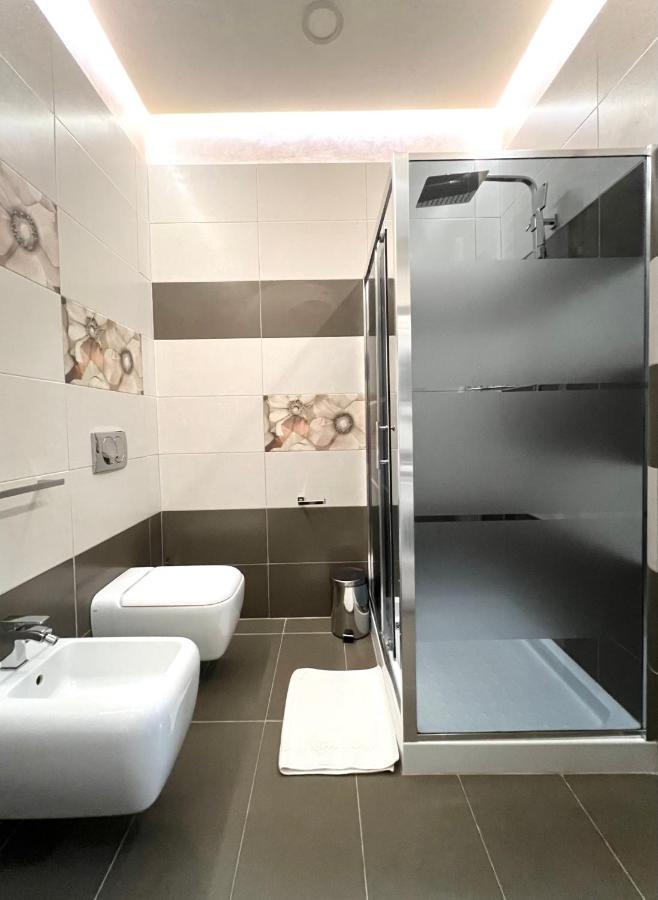 Sunkissed Centre Apartment Vlore Bagian luar foto