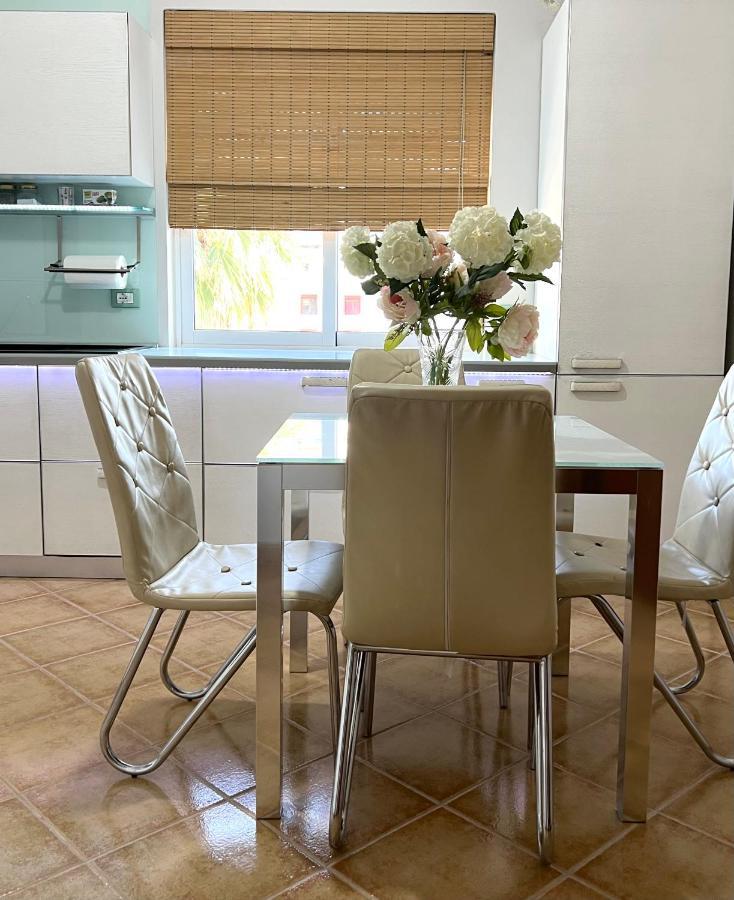 Sunkissed Centre Apartment Vlore Bagian luar foto