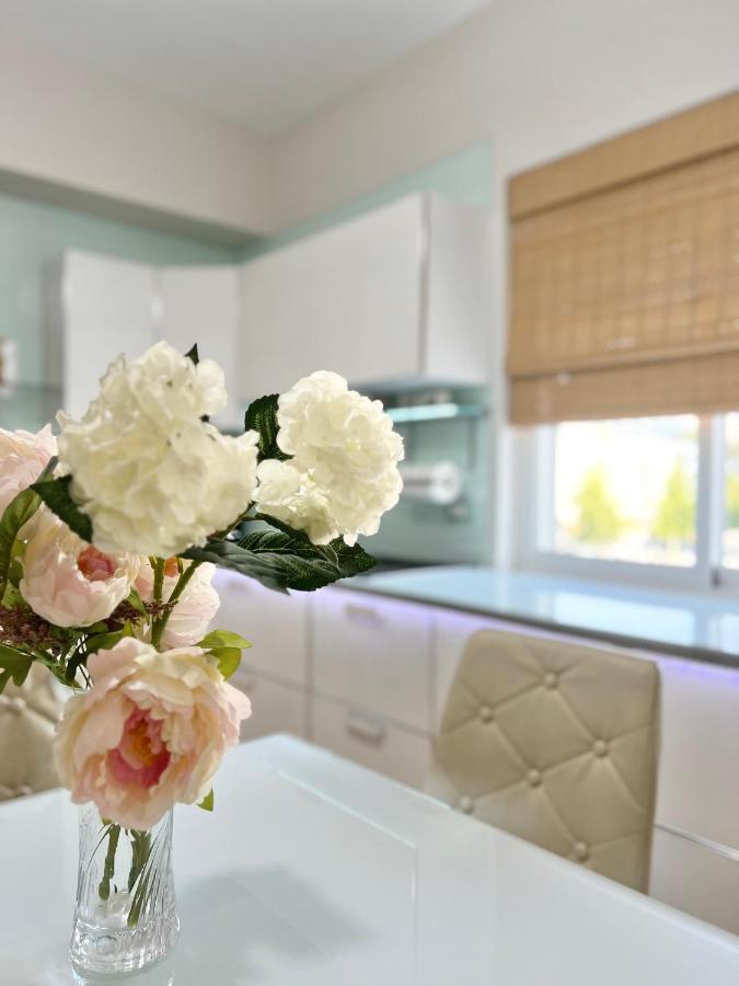 Sunkissed Centre Apartment Vlore Bagian luar foto